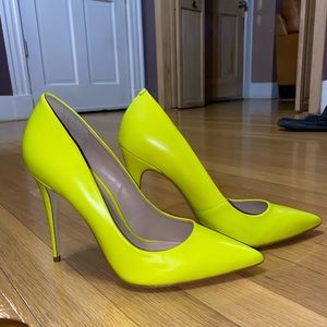 STEVE MADDEN DAISIE LIME GREEN CLOSED TOE HEEL